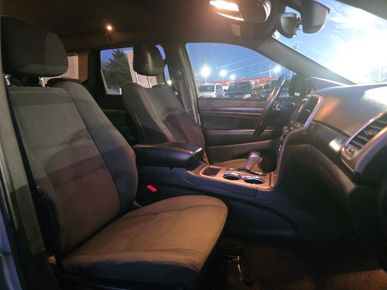 Used 2017 Jeep Grand Cherokee Laredo w/ Quick Order Package 2BE image 21