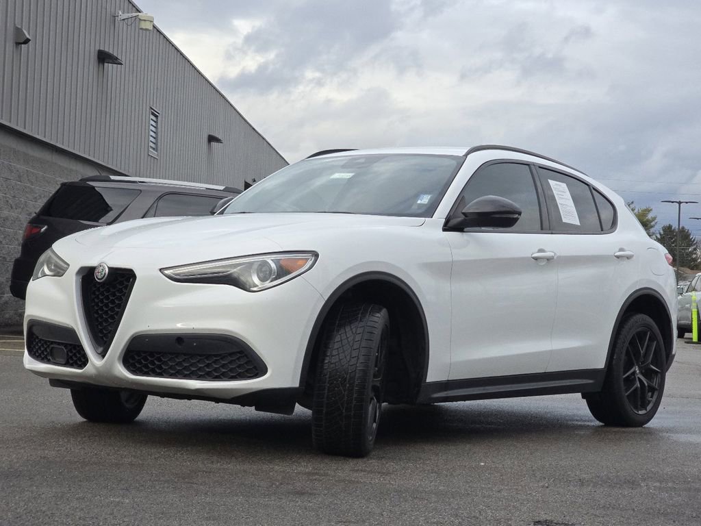 Used 2020 Alfa Romeo Stelvio w/ Nero Edizione image 8