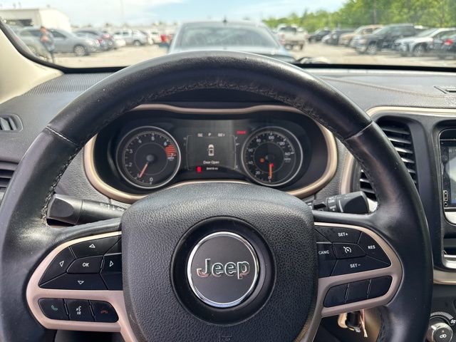 Used 2017 Jeep Cherokee Sport image 9