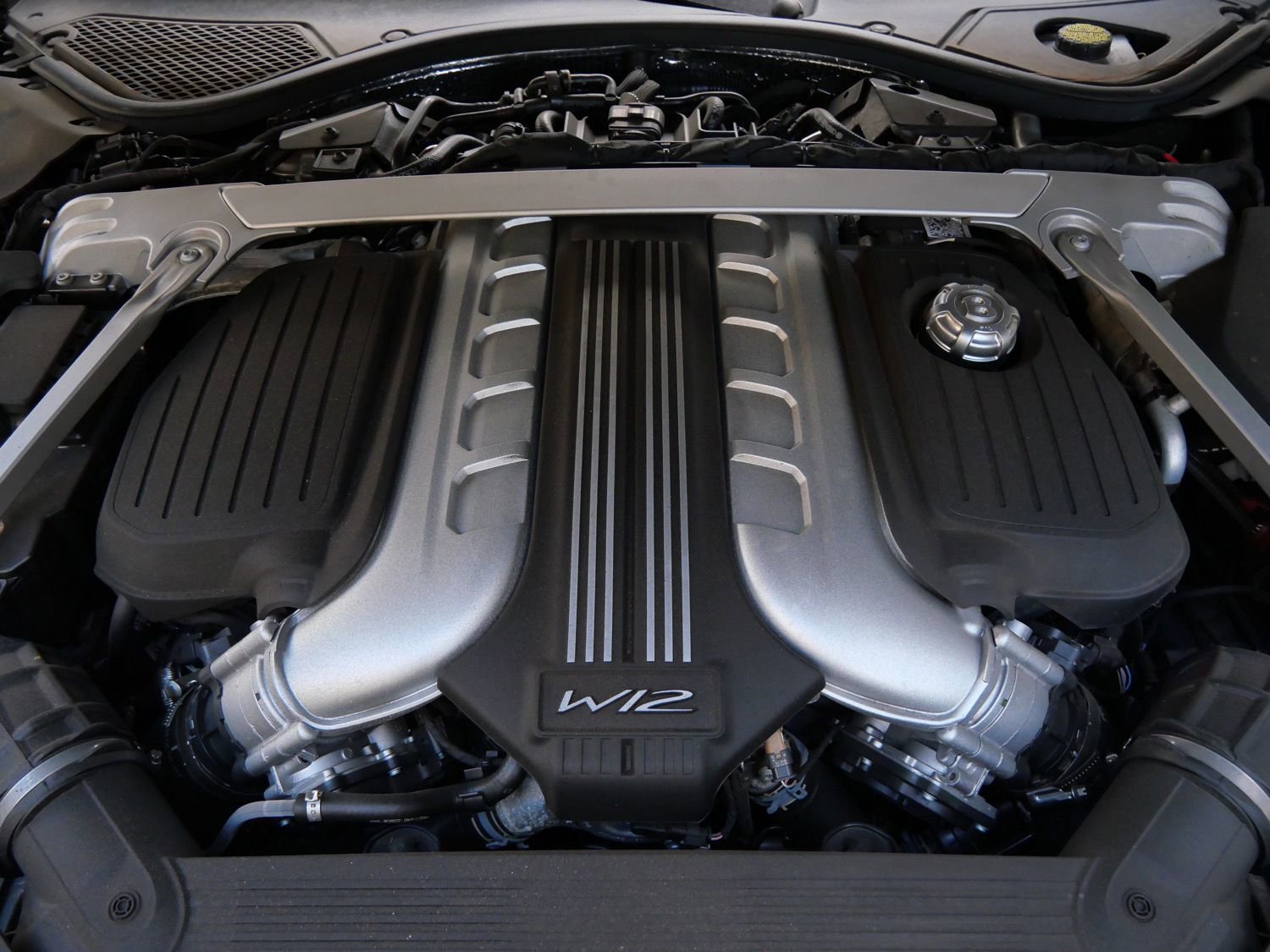 Used 2021 Bentley Flying Spur W12 image 27