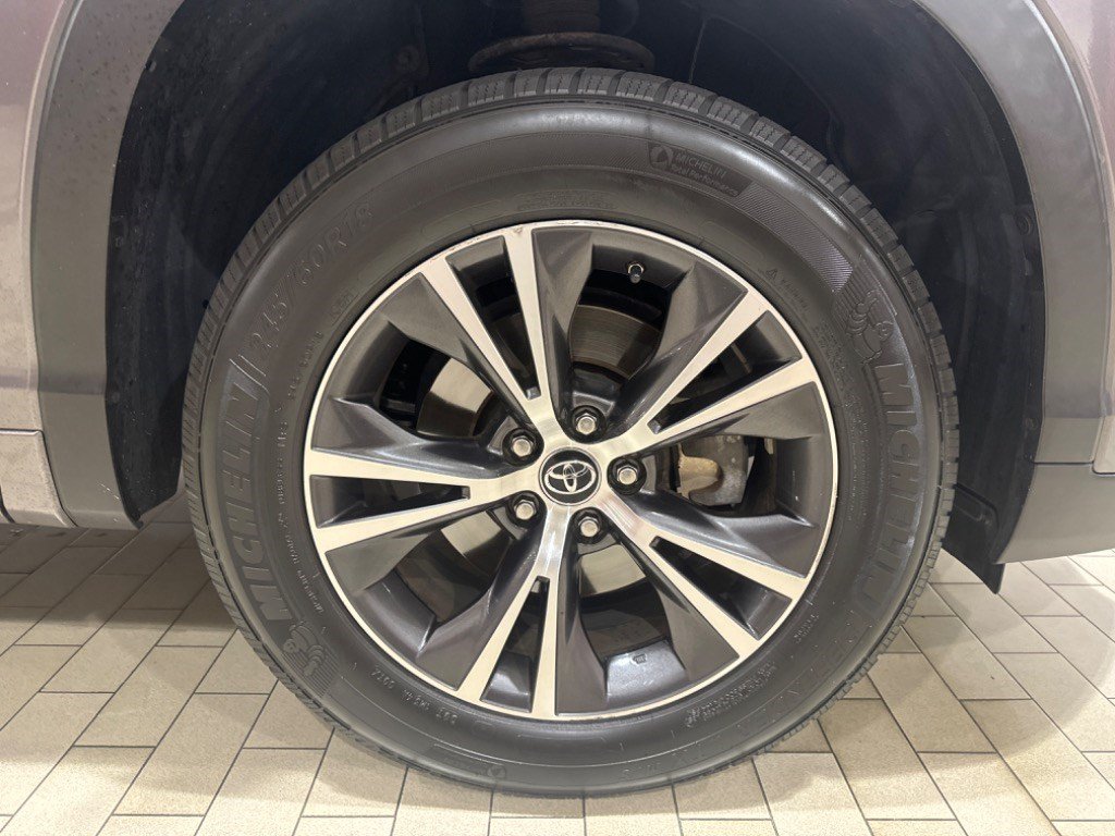Used 2017 Toyota Highlander LE FWD image 41
