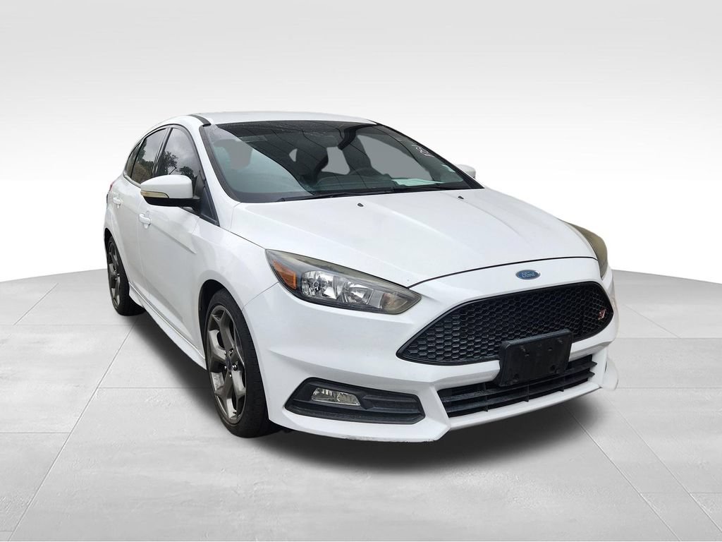 Used 2018 Ford Focus ST FWD image 4