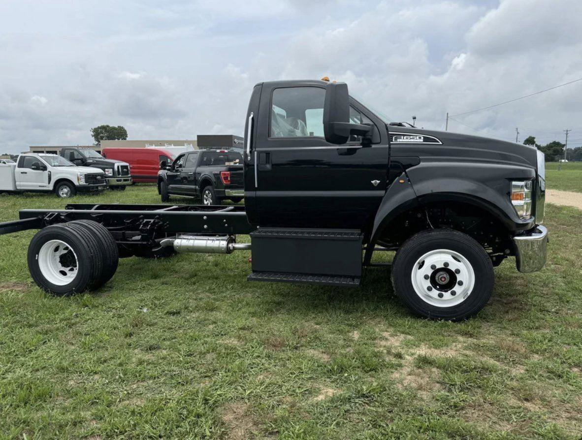 New 2025 Ford F650 2WD Regular Cab Super Duty image 4