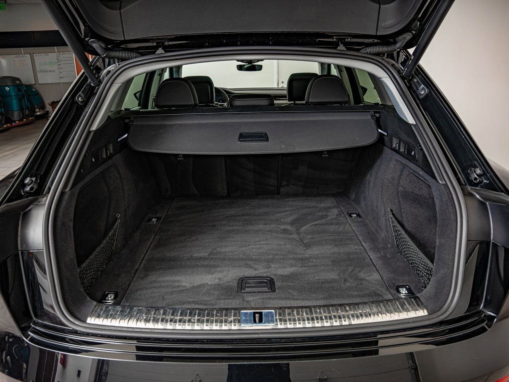 Used 2022 Audi e-tron Premium w/ Convenience Plus Package image 36