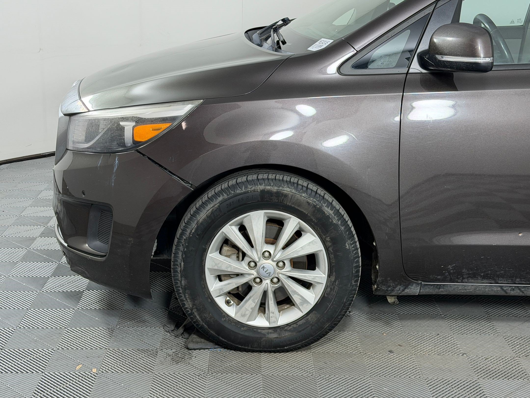 Used 2017 Kia Sedona LX w/ LX Essentials Premium Package FWD image 11