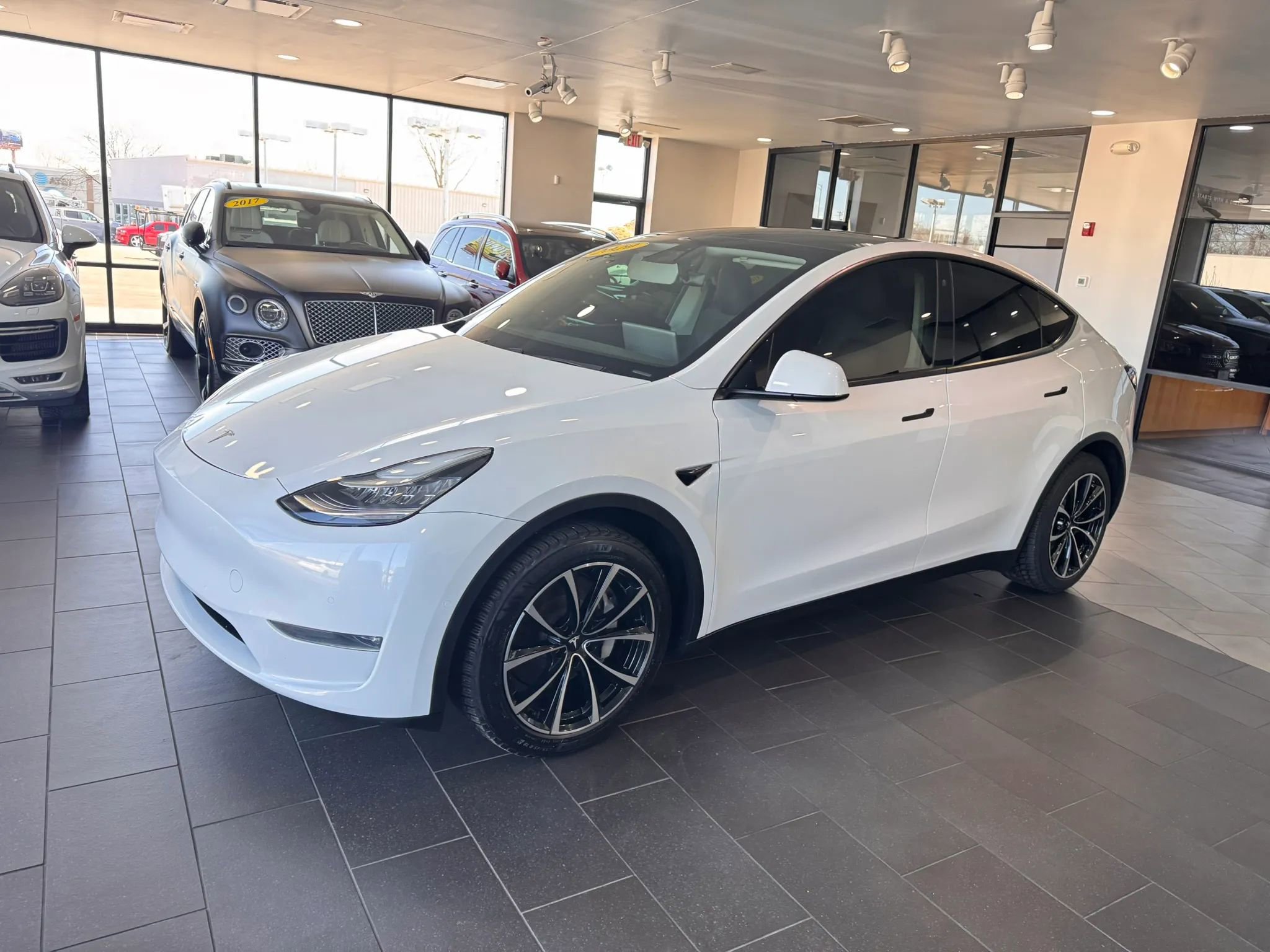 Used 2020 Tesla Model Y Long Range image 2