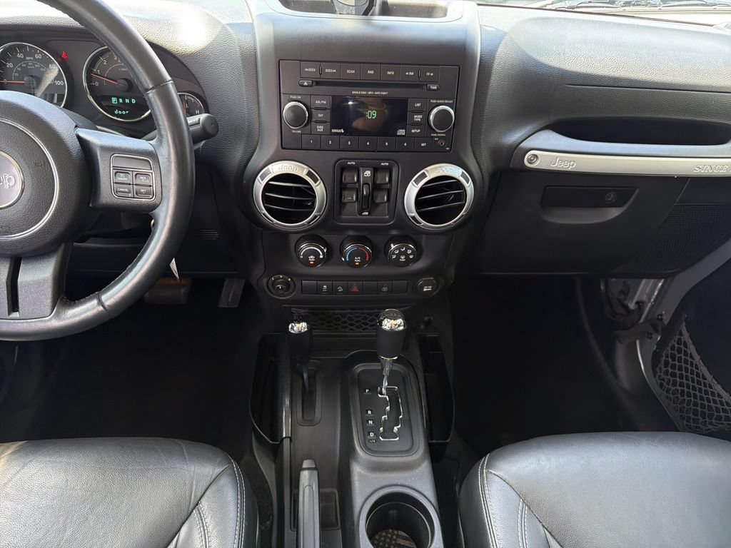 Used 2016 Jeep Wrangler Unlimited Sahara AWD/4WD image 18