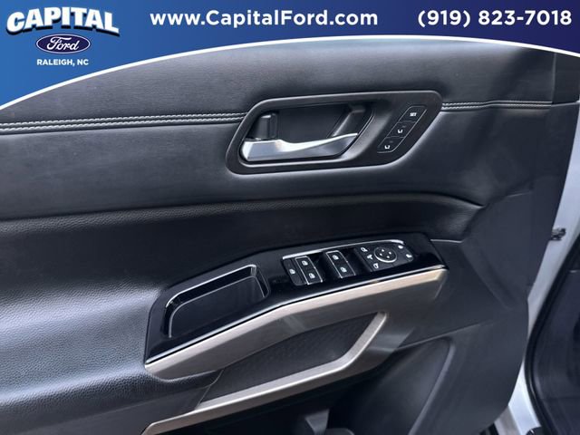 Used 2022 Nissan Pathfinder Platinum w/ Cargo Package AWD/4WD image 20