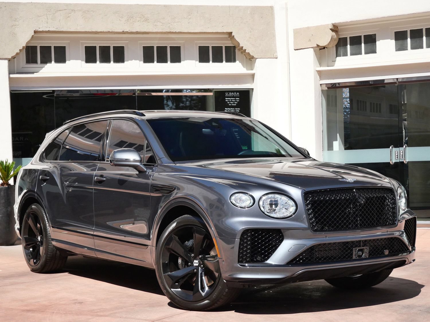 Used 2024 Bentley Bentayga Extended Wheelbase AWD/4WD image 1