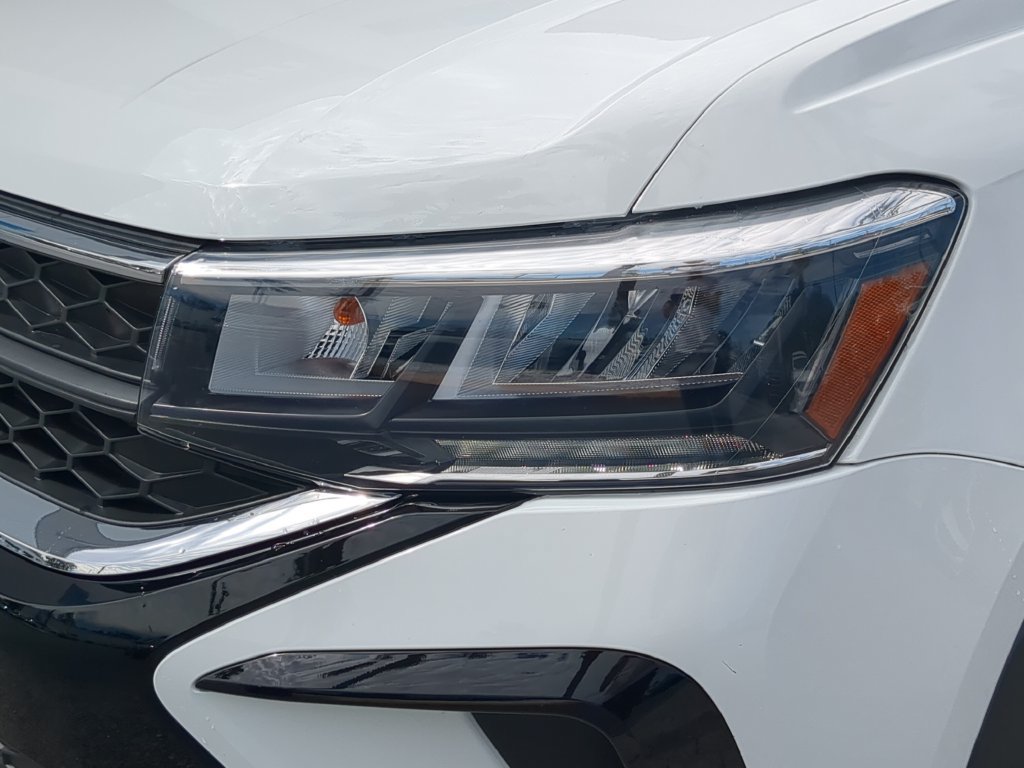 Certified 2022 Volkswagen Taos SE FWD image 7