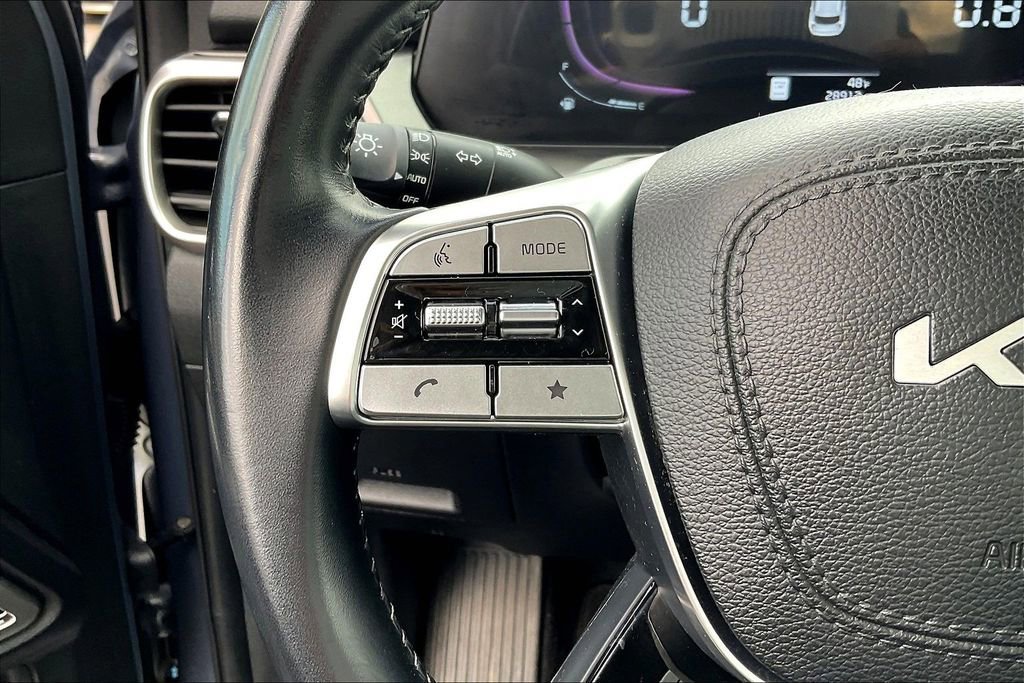 Used 2023 Kia Telluride LX image 17