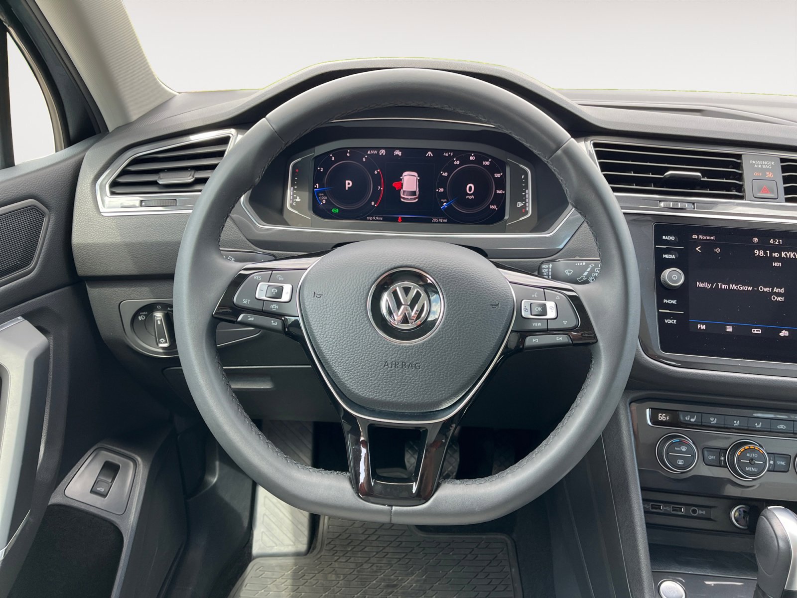 Certified 2020 Volkswagen Tiguan SEL w/ Tiguan Two-Row MDO Package image 15