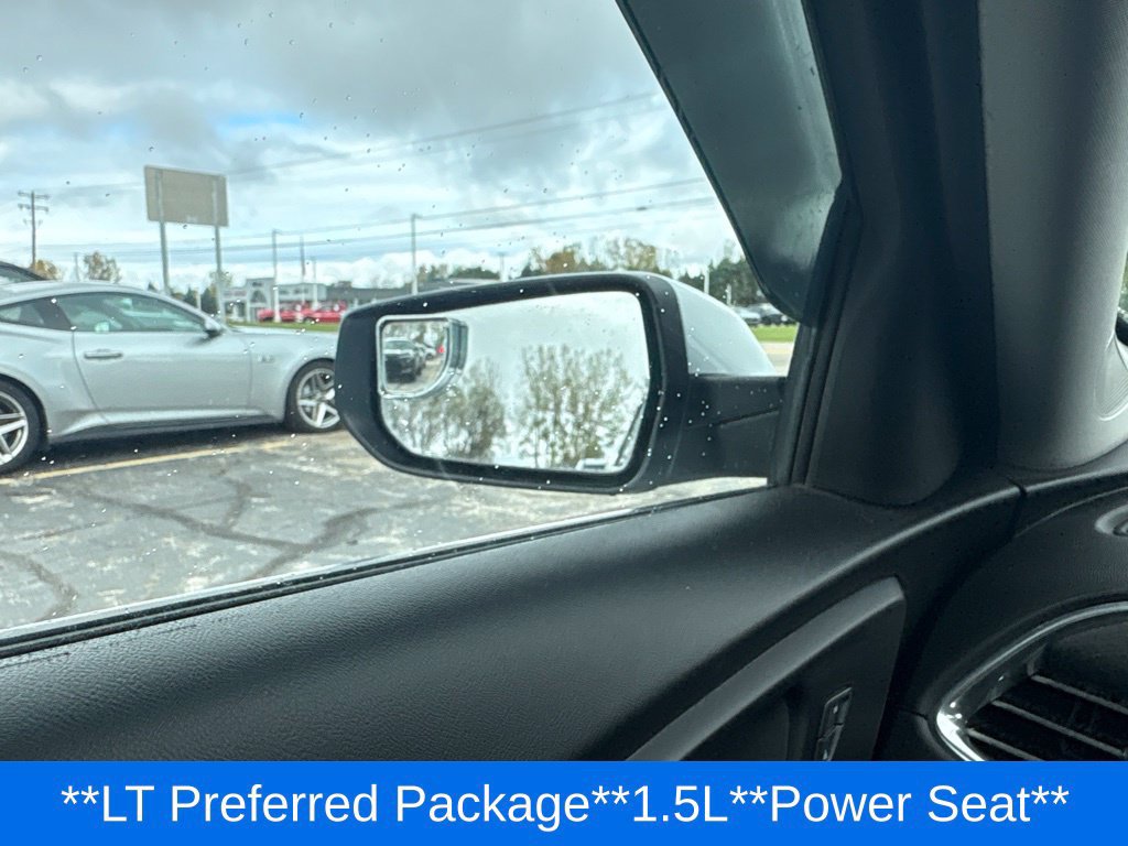 Used 2017 Chevrolet Malibu LT FWD image 14