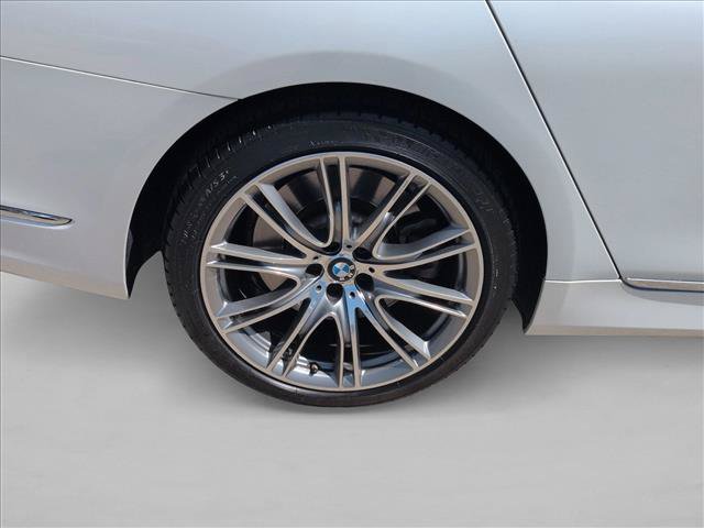 Used 2022 BMW 750i xDrive w/ Executive Package AWD/4WD image 23