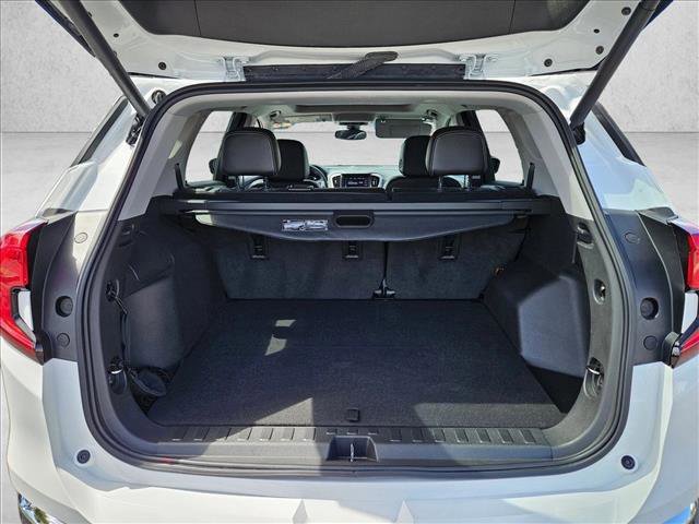Used 2023 GMC Terrain SLT w/ Infotainment Package II FWD image 6