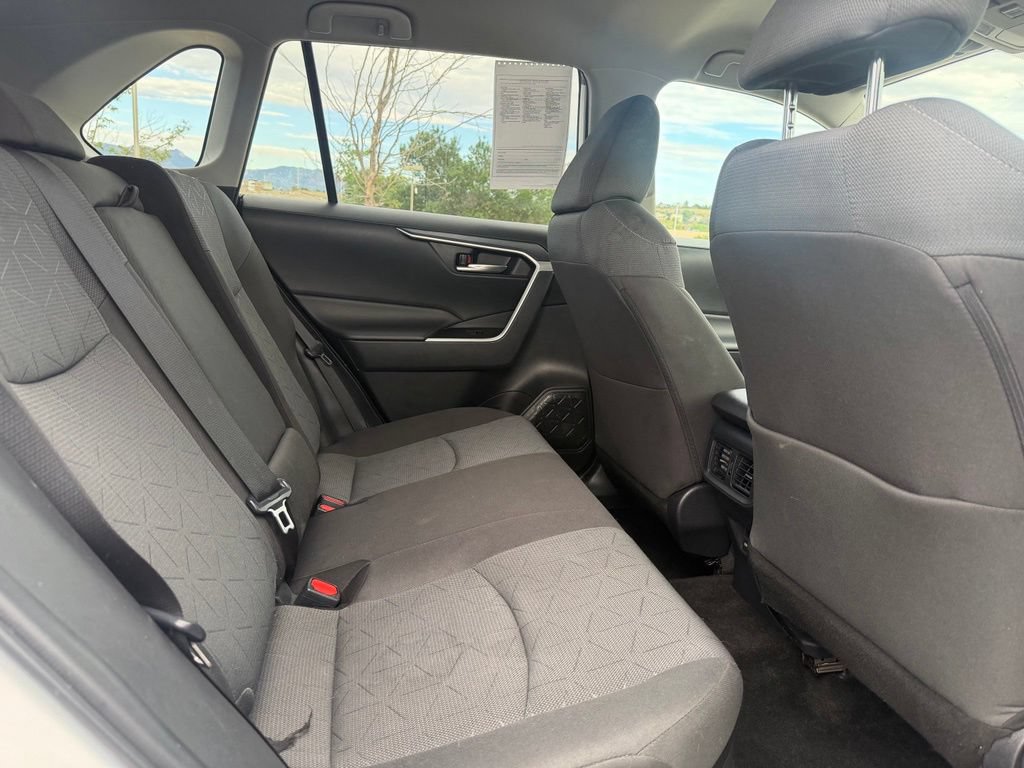 Used 2025 Toyota RAV4 XLE AWD/4WD image 27