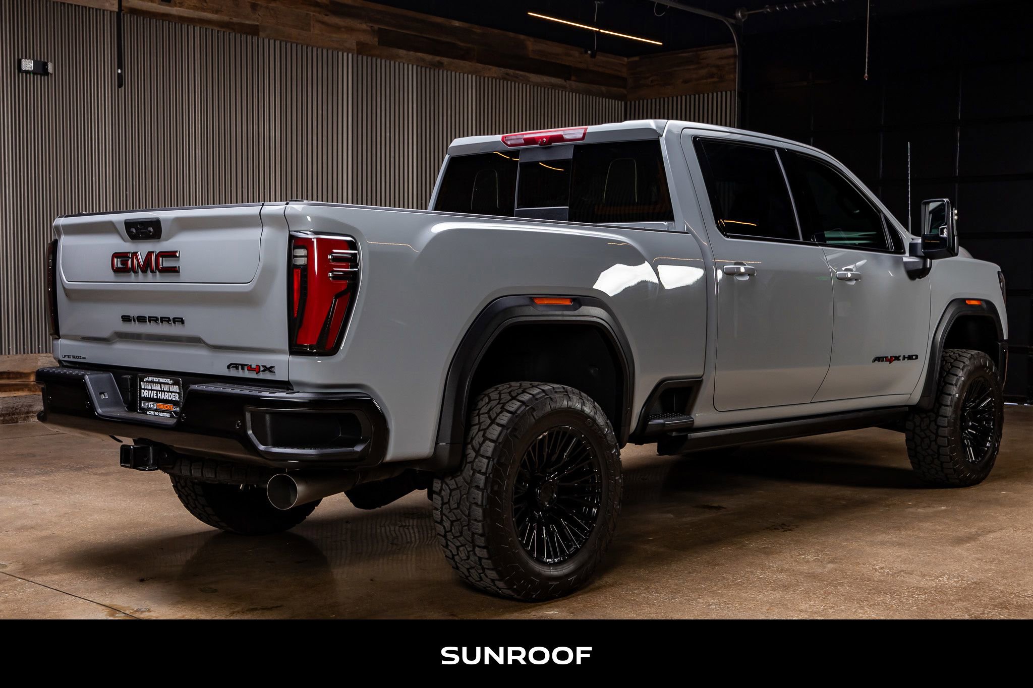 Used 2025 GMC Sierra 2500 AT4X image 9