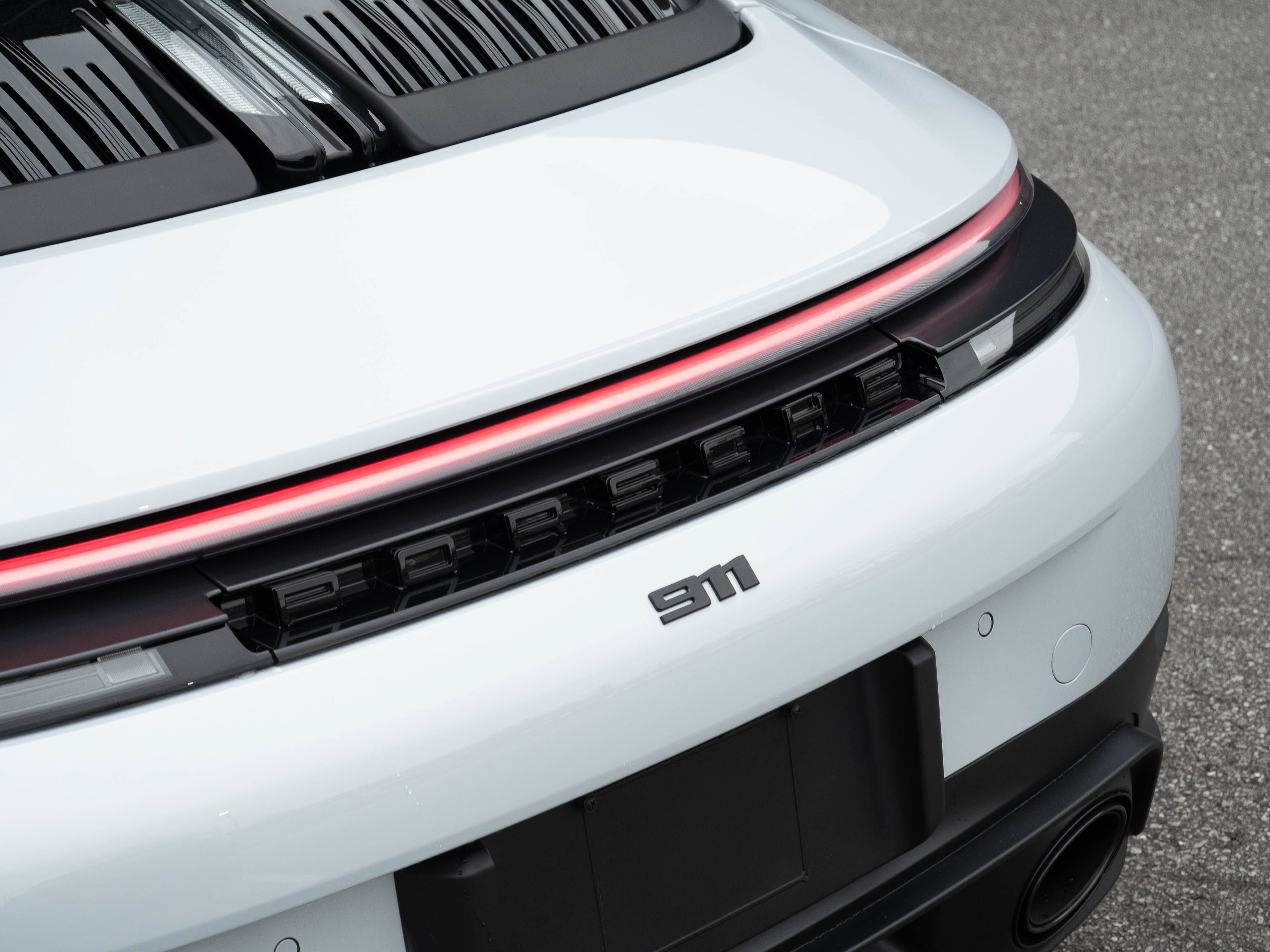 Used 2025 Porsche 911 Carrera w/ Premium Package RWD image 30