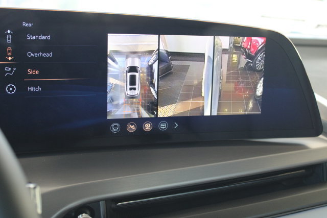 New 2027 Cadillac Vistiq Premium Luxury w/ LPO, Floor Liner Package AWD/4WD image 23