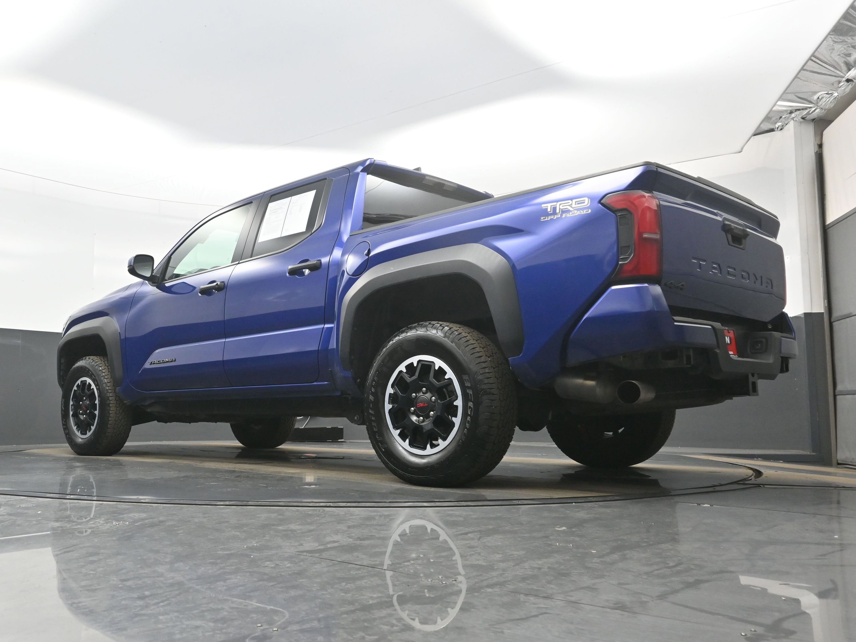 Used 2024 Toyota Tacoma TRD Off-Road AWD/4WD image 30