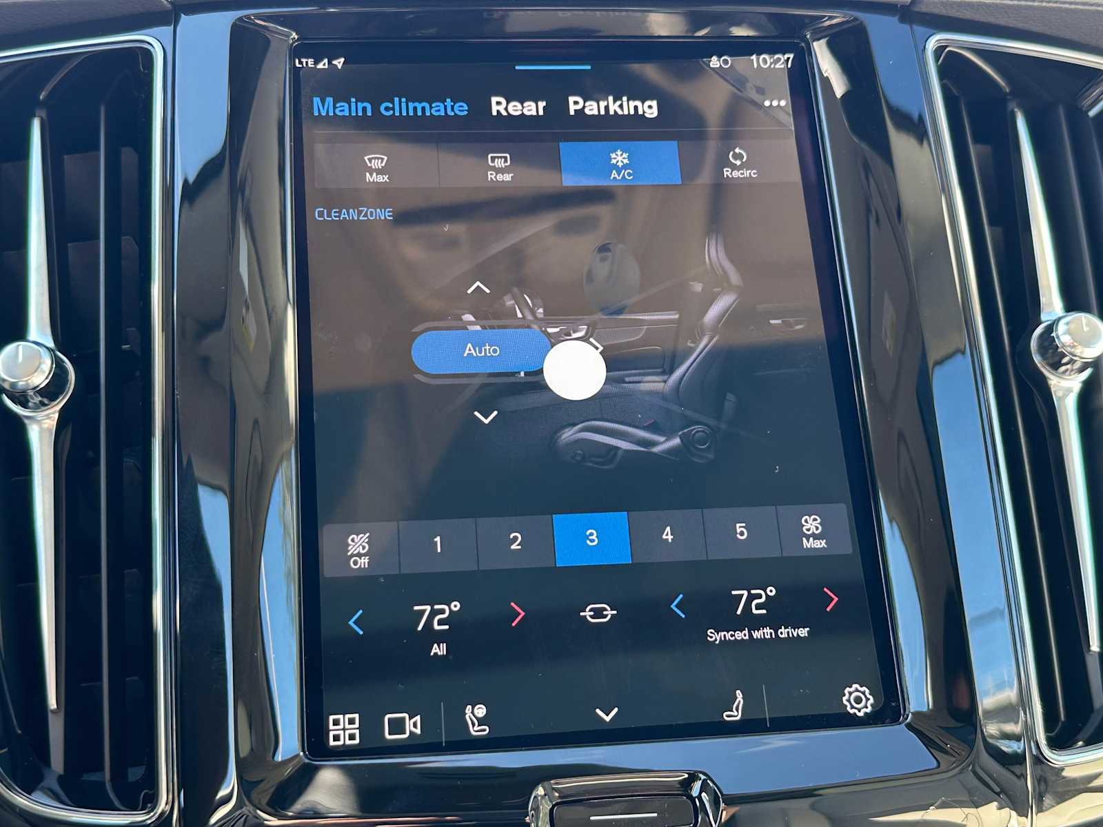 New 2025 Volvo XC60 B5 Ultra w/ Protection Package Premier image 28