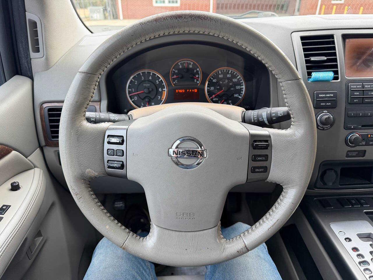 Used 2010 Nissan Armada Titanium RWD image 19