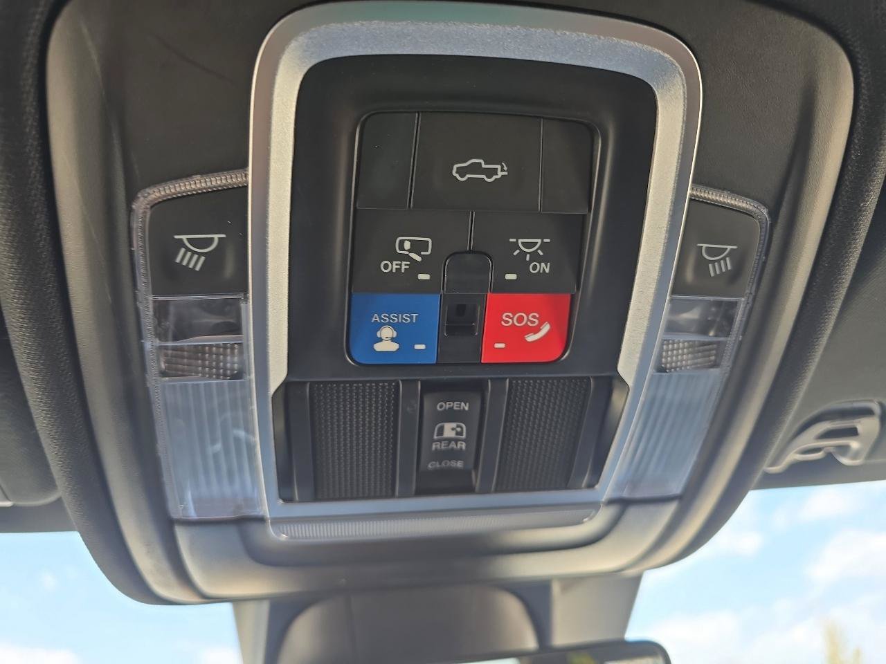 Used 2023 RAM 1500 Laramie AWD/4WD image 47