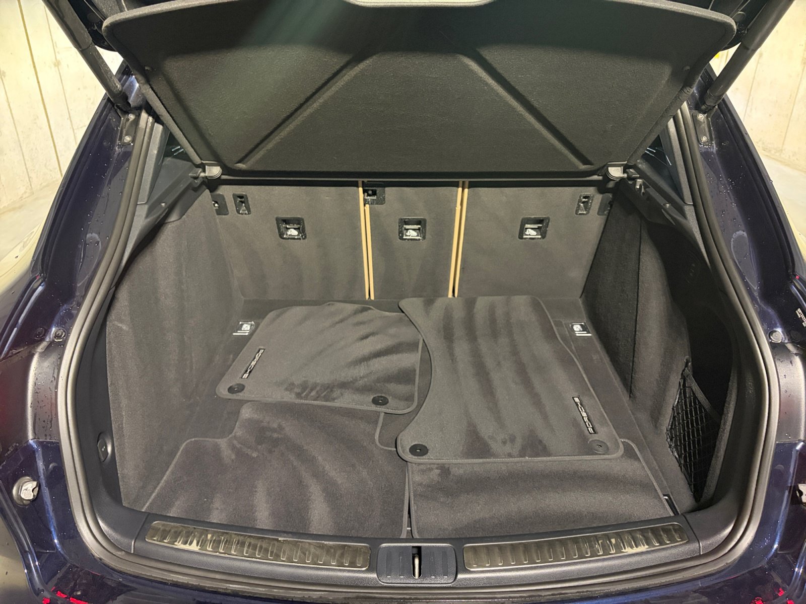 Certified 2023 Porsche Macan Turbo AWD/4WD image 23