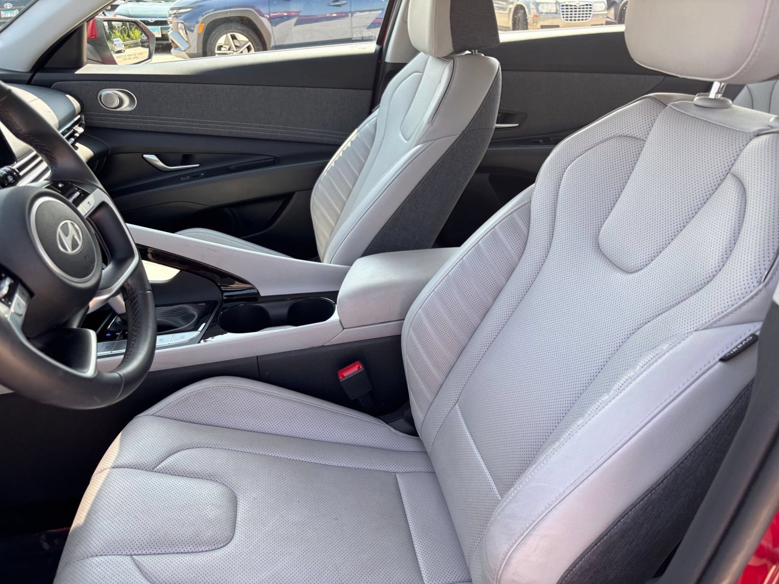 Used 2025 Hyundai Elantra Limited FWD image 25