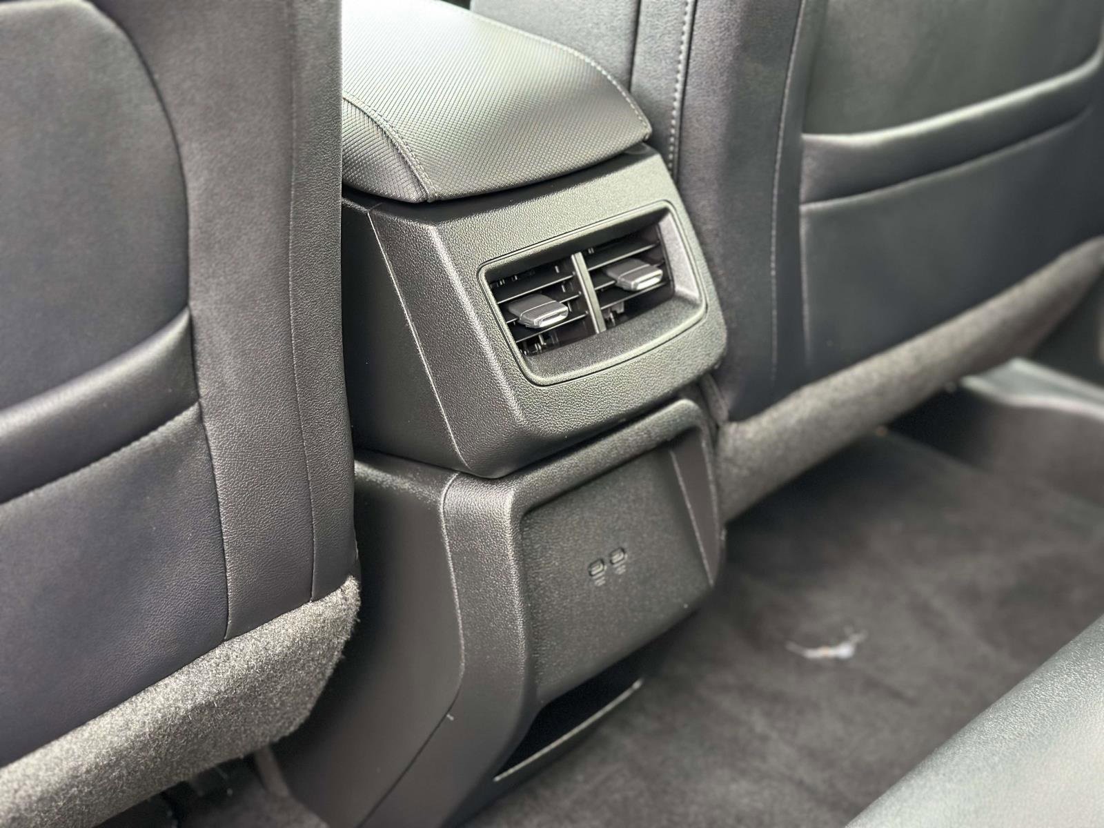 Used 2024 Chevrolet Equinox EV LT image 9