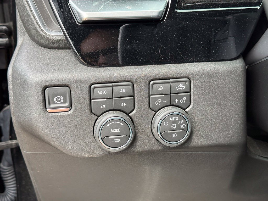 Used 2026 Chevrolet Silverado 1500 LTZ AWD/4WD image 19