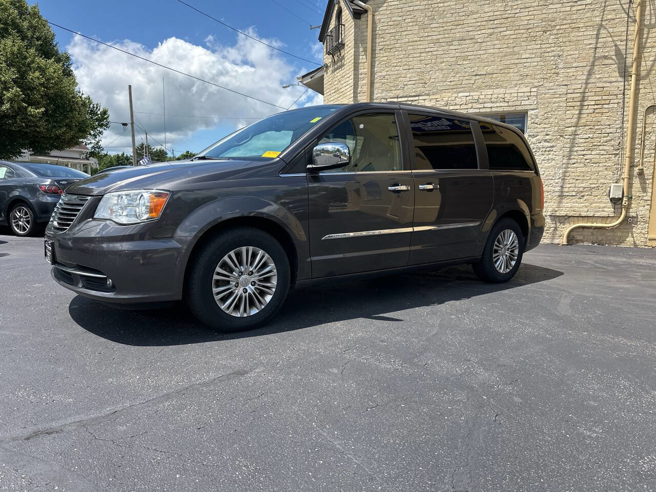 Used 2015 Chrysler Town & Country Touring-L w/ Driver Convenience Group