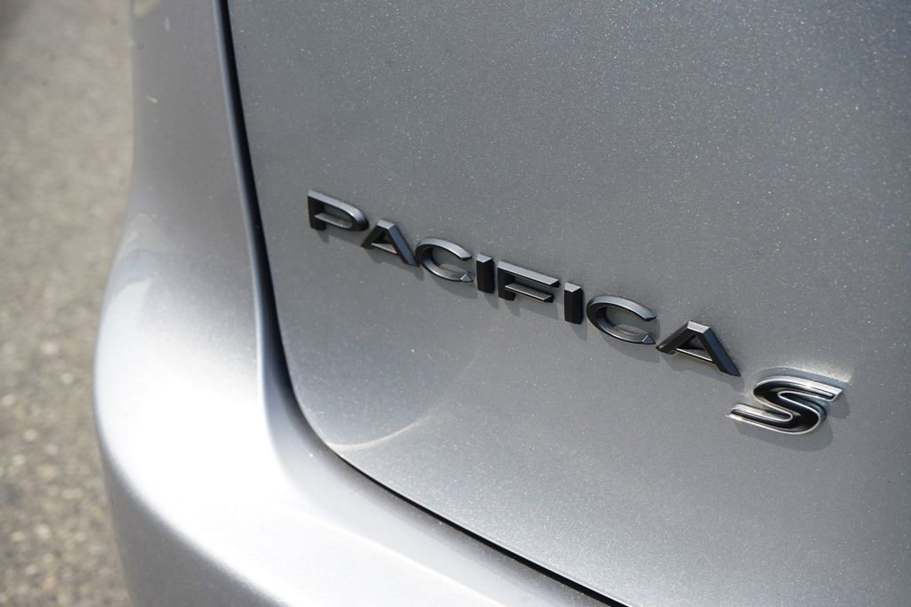 Used 2021 Chrysler Pacifica Limited w/ S Appearance Package AWD/4WD image 10