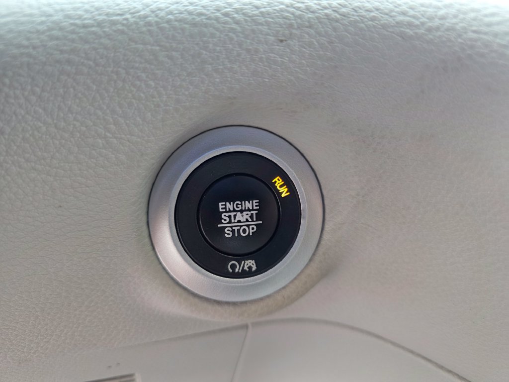 Used 2017 Chrysler Pacifica Limited FWD image 20