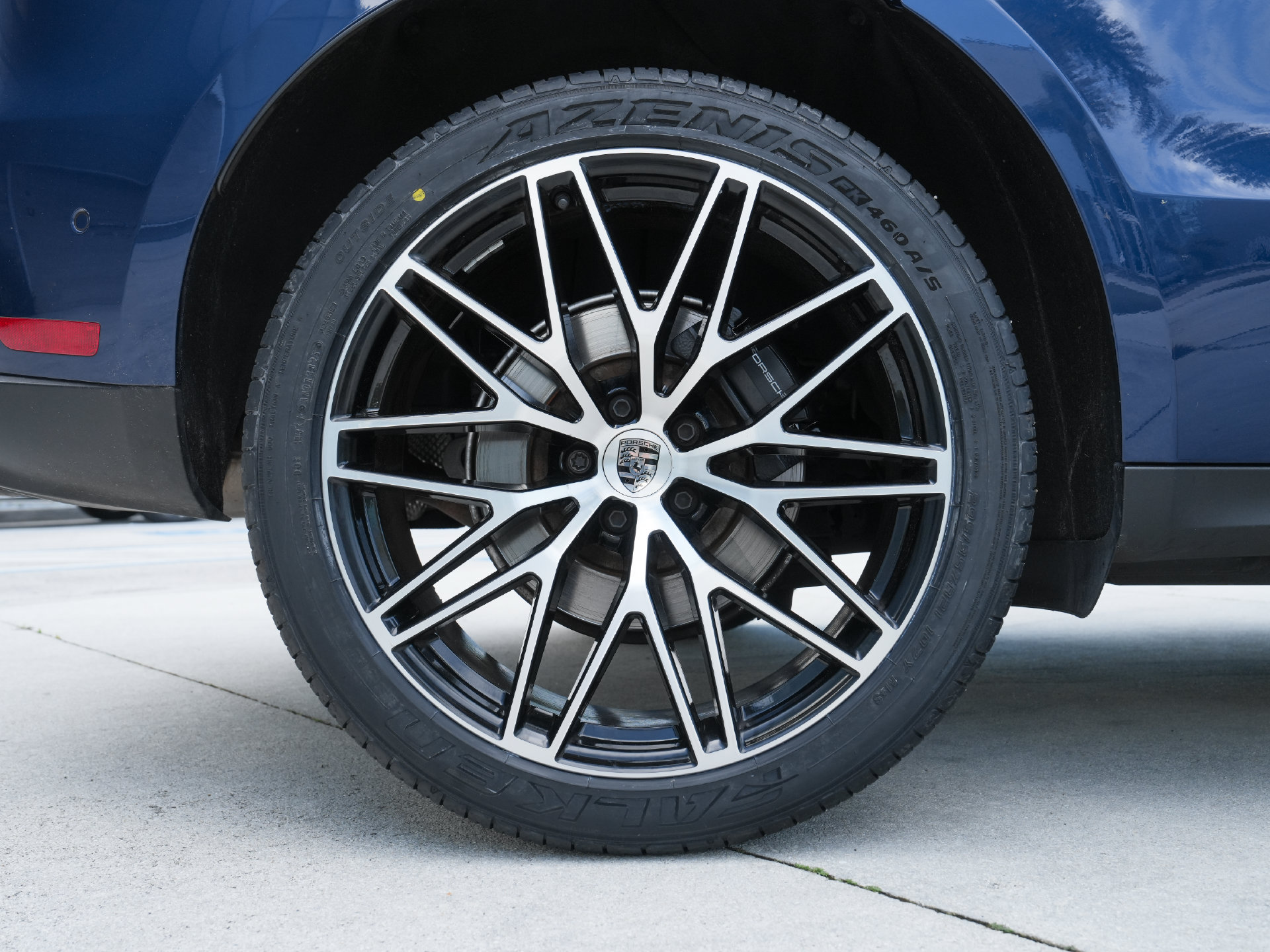 Used 2023 Porsche Macan Turbo AWD/4WD image 36