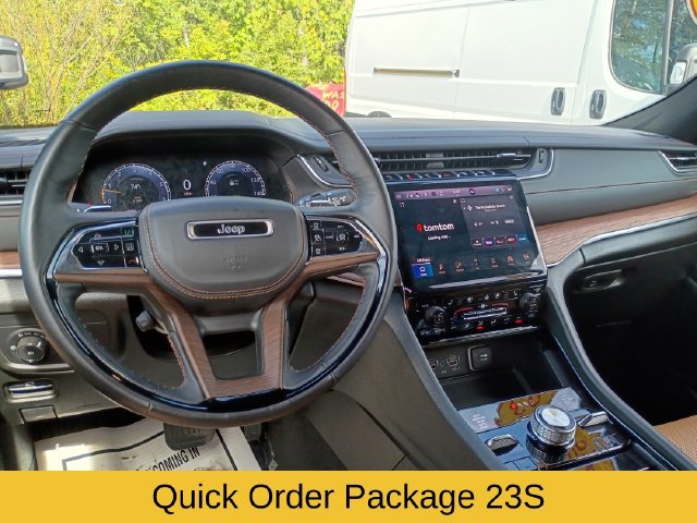 Used 2023 Jeep Grand Cherokee Summit w/ Adv Protech Group IV AWD/4WD image 10