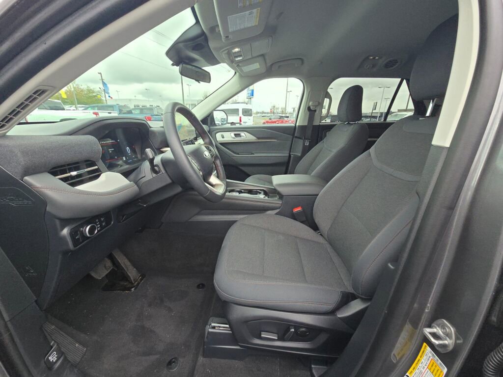 Used 2025 Ford Explorer Active image 17