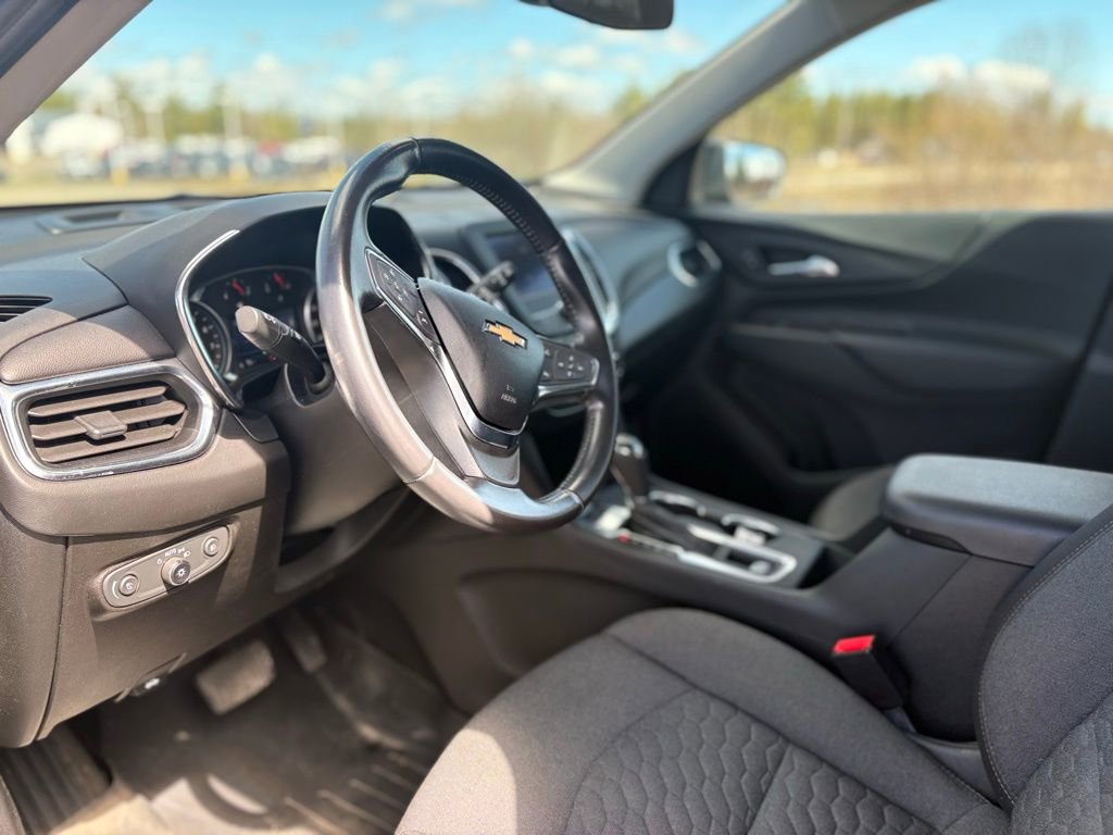 Used 2020 Chevrolet Equinox LT w/ Driver Convenience Package image 11
