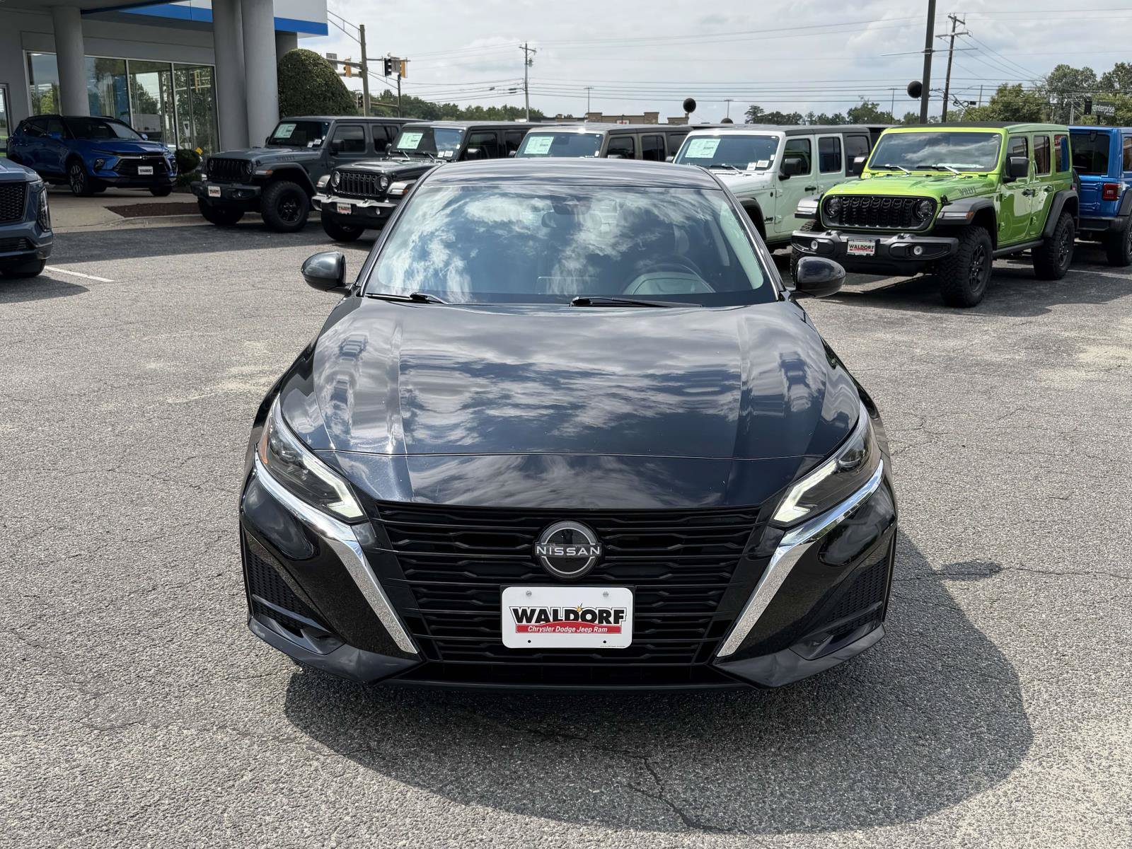 Used 2023 Nissan Altima 2.5 SV FWD image 8