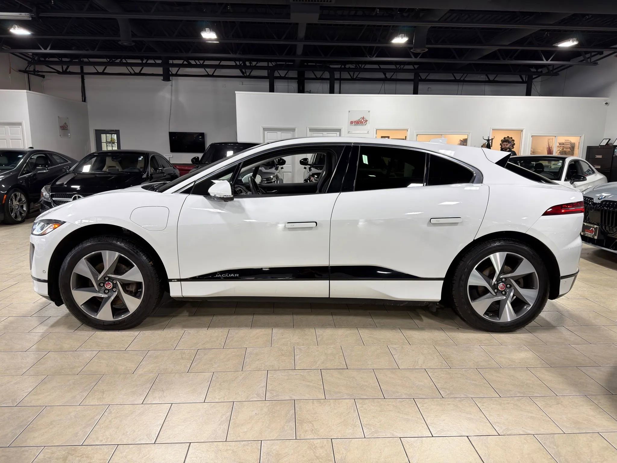 Used 2020 Jaguar I-PACE SE image 30