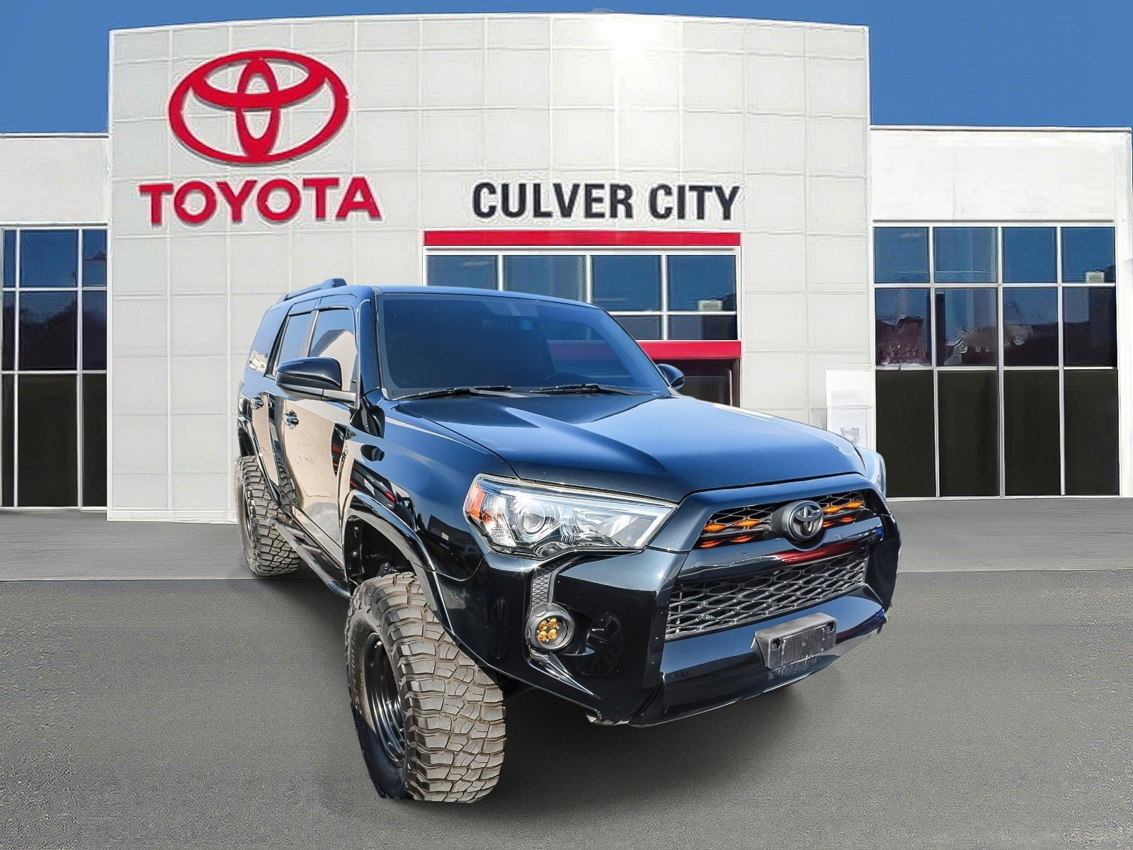 Used 2017 Toyota 4Runner SR5 w/ Preferred Accessory Package