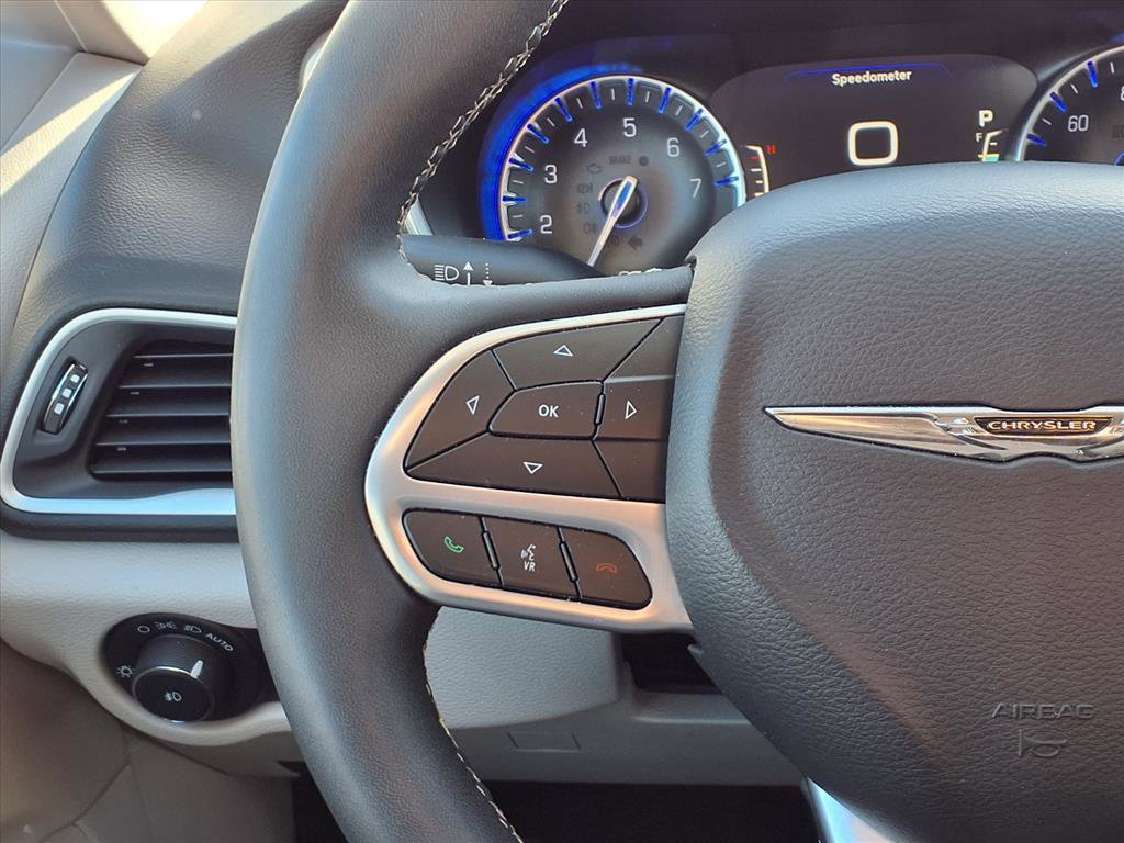 Used 2024 Chrysler Pacifica Touring-L image 18