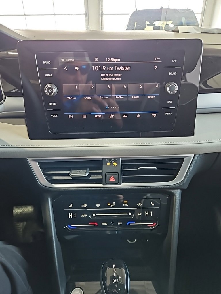 New 2026 Volkswagen Taos SE image 30