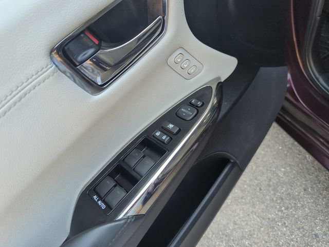 Used 2018 Toyota Avalon XLE Premium w/ Carpet Mat Package image 15