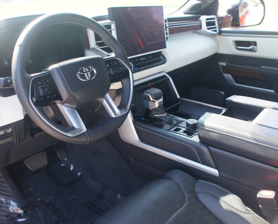 Used 2025 Toyota Sequoia Capstone AWD/4WD image 5