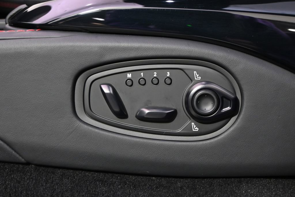 Used 2023 Aston Martin V8 Vantage Roadster RWD image 22