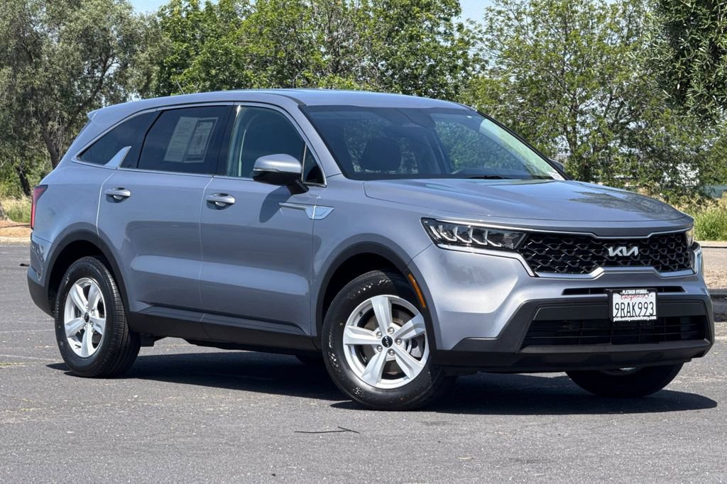 Used 2023 Kia Sorento LX FWD image 2