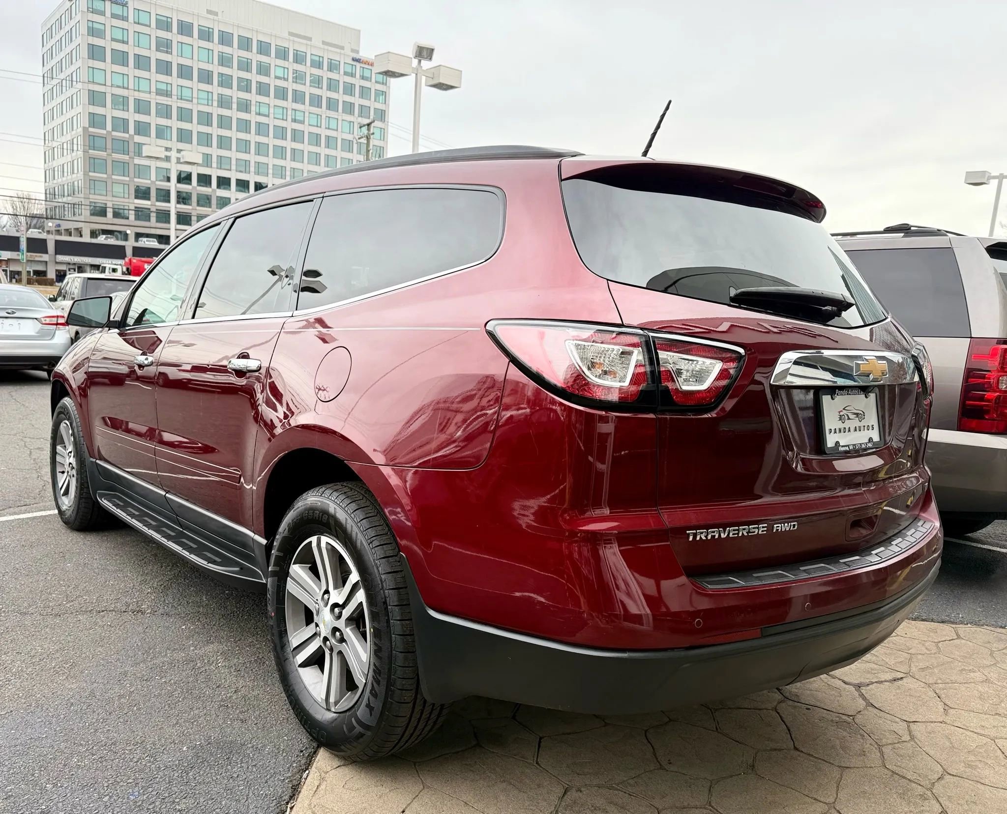 Used 2017 Chevrolet Traverse LT image 5