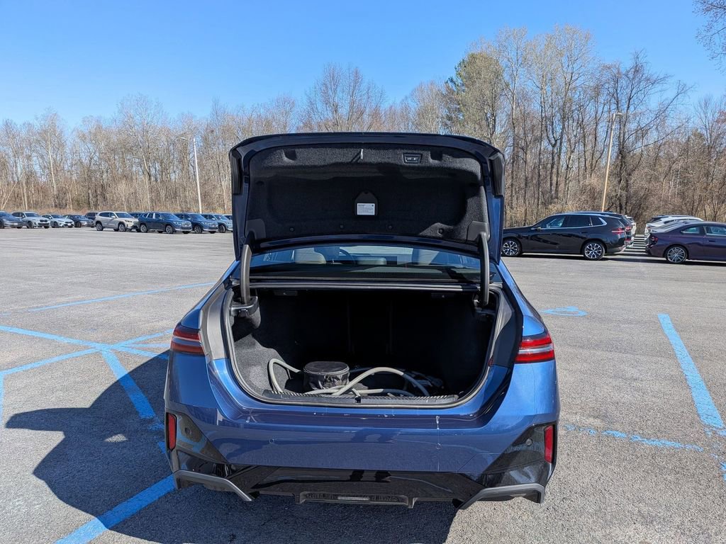 Used 2026 BMW 550e xDrive w/ Executive Package image 21