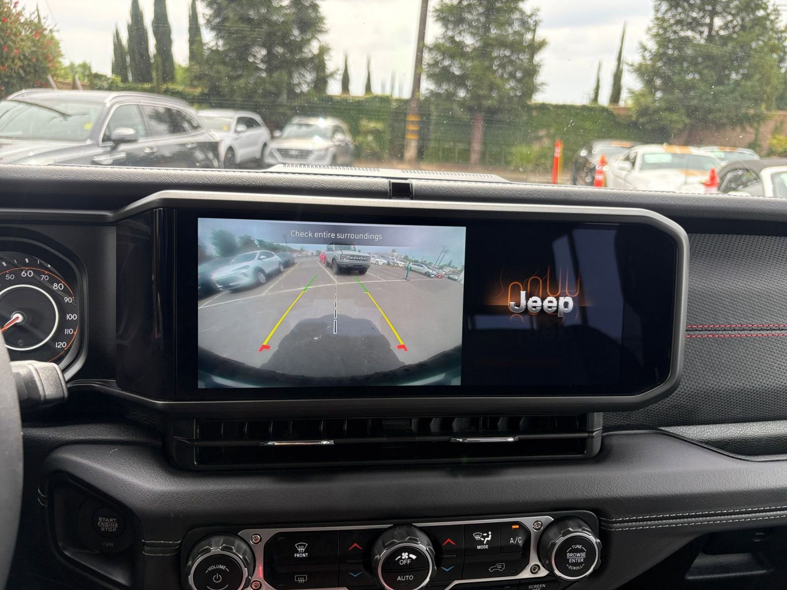 Used 2025 Jeep Wrangler Unlimited Rubicon AWD/4WD image 23